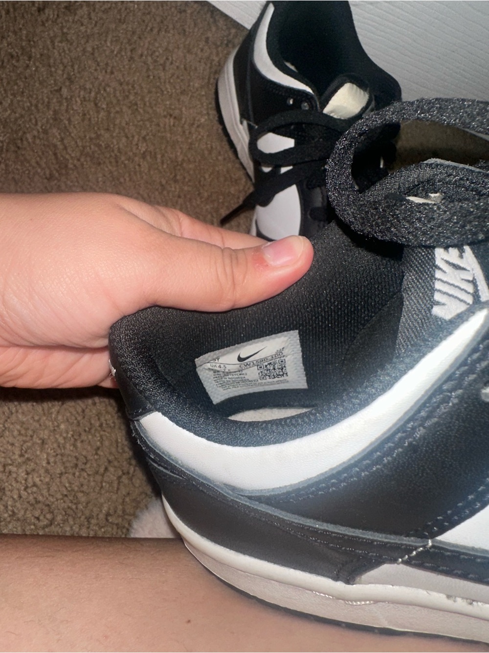Nike Panda Dunks - Picture 2 of 4